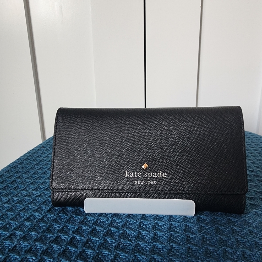 Kate Spade Saffiano Leather EUC wallet
